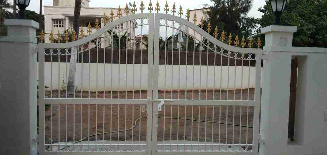 Swing gates