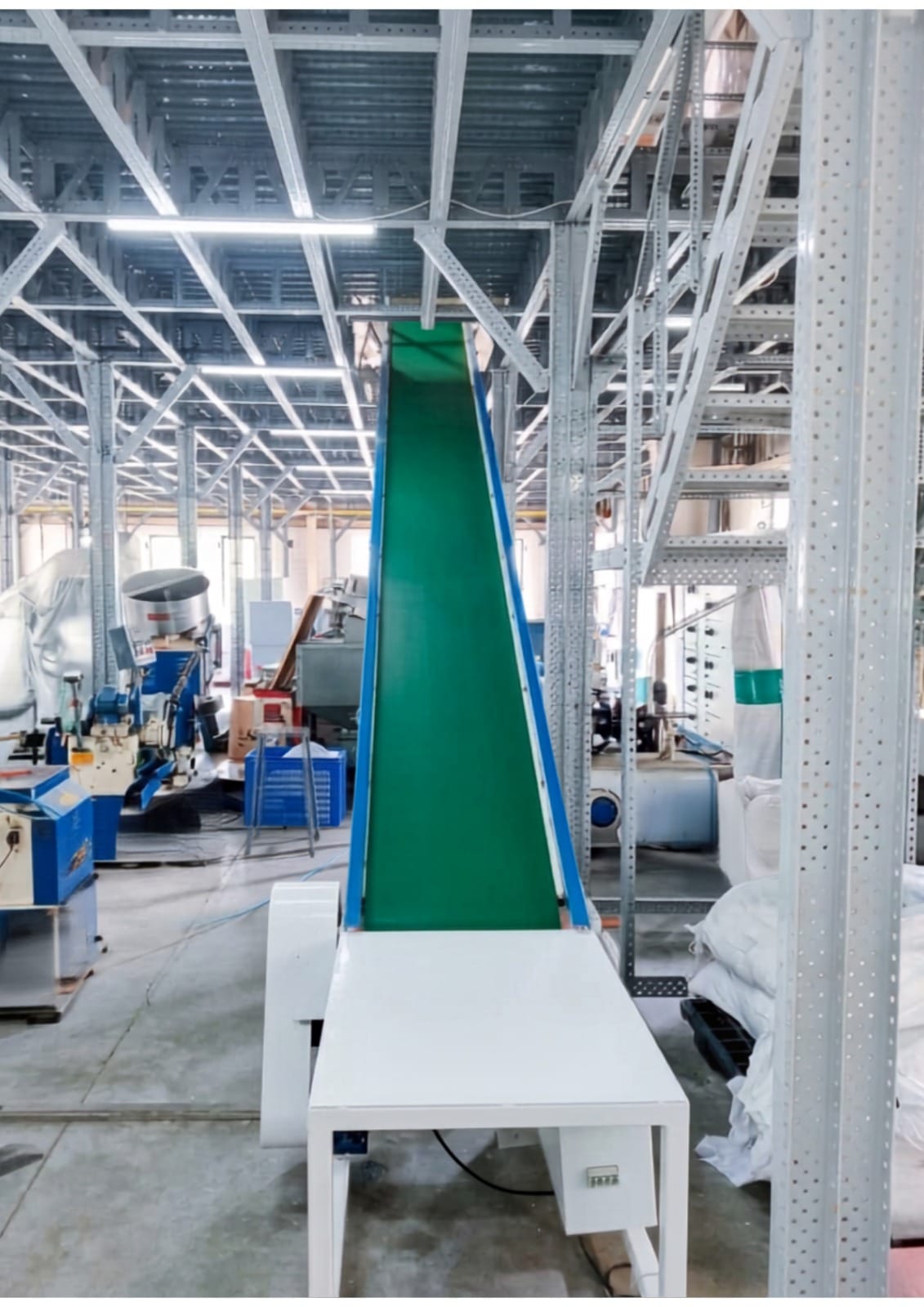 Conveyor for Goods Transmission